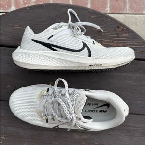 Nike AirZoom Pegasus Running White and Black Sneakers. US Women 7.5